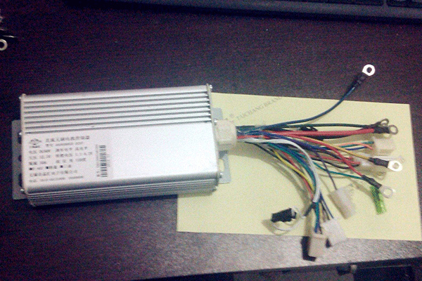 Z2直流電機(jī)控制器的安裝過程分享。